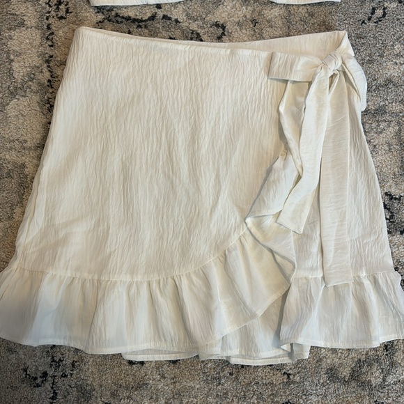White skirt set - Picture 2 of 6